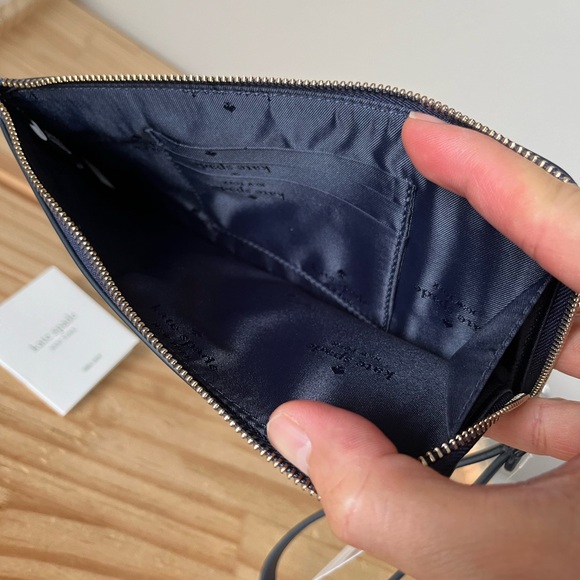 Kate Spade medium L-zip wristlet🎈🎈 - Picture 7 of 10